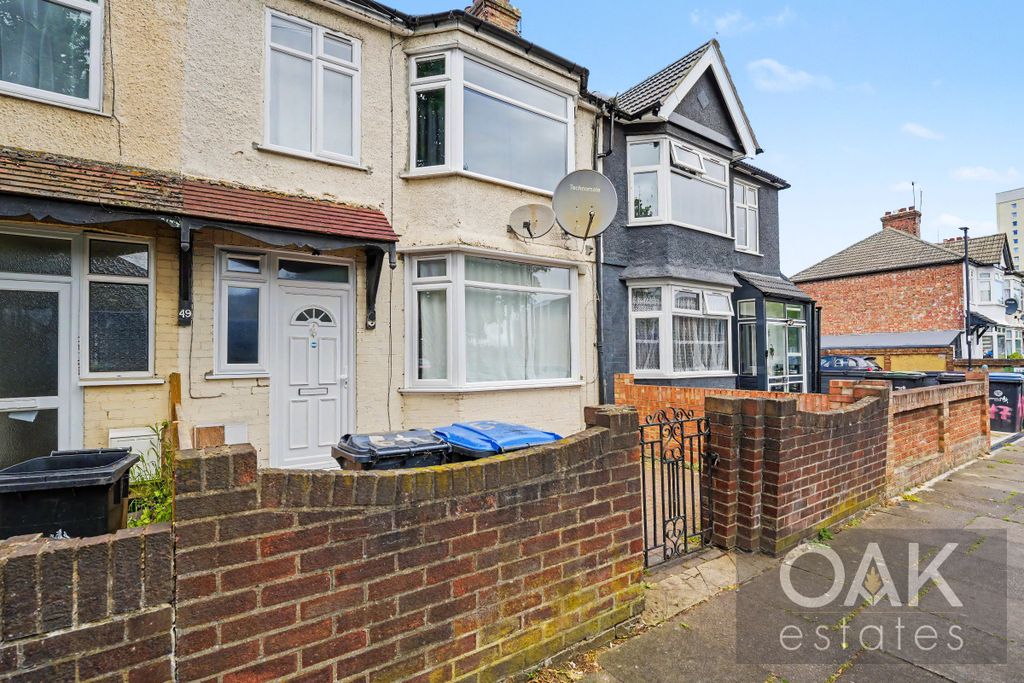 Property photo 2 of 17