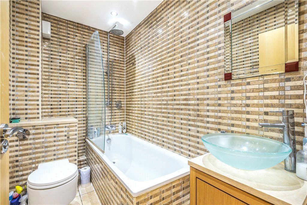 Property photo 3 of 7 Bathroom