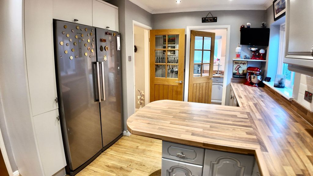 Property photo 2 of 37