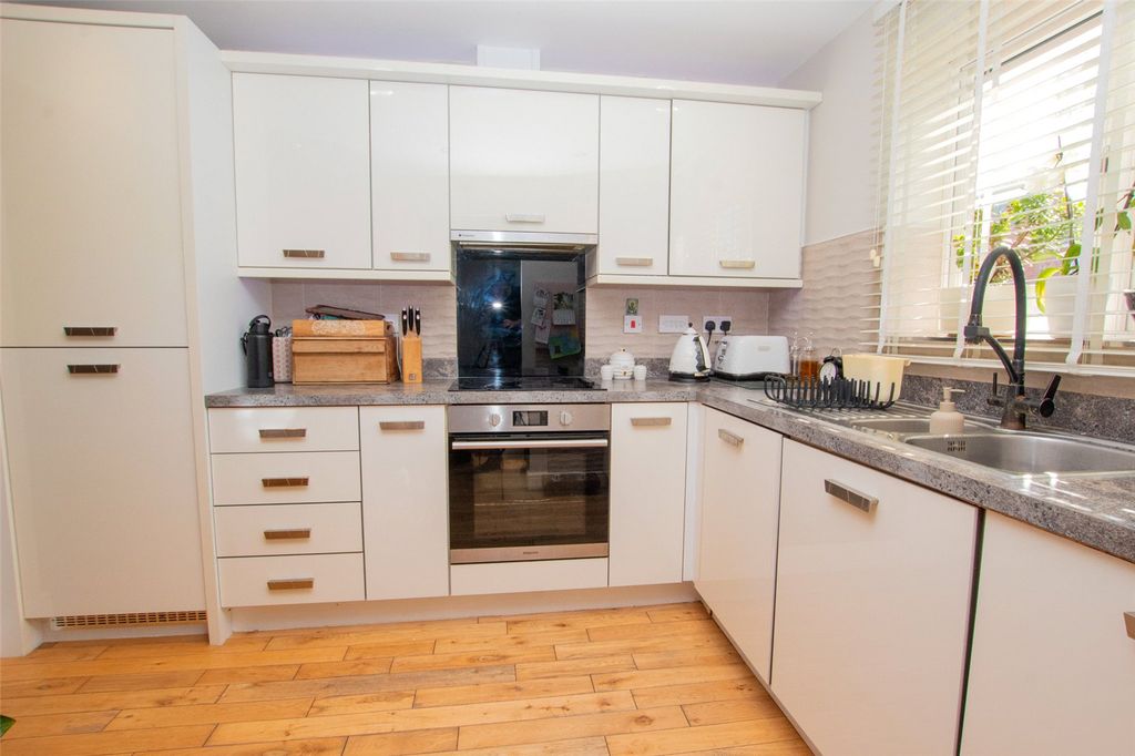 Property photo 2 of 21 Picture No. 27