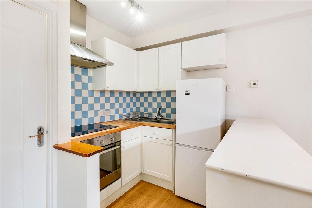 Property photo 2 of 10 Kitchen