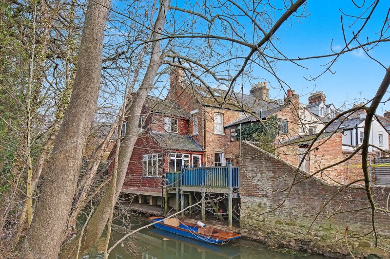 Property photo 3 of 20 Side