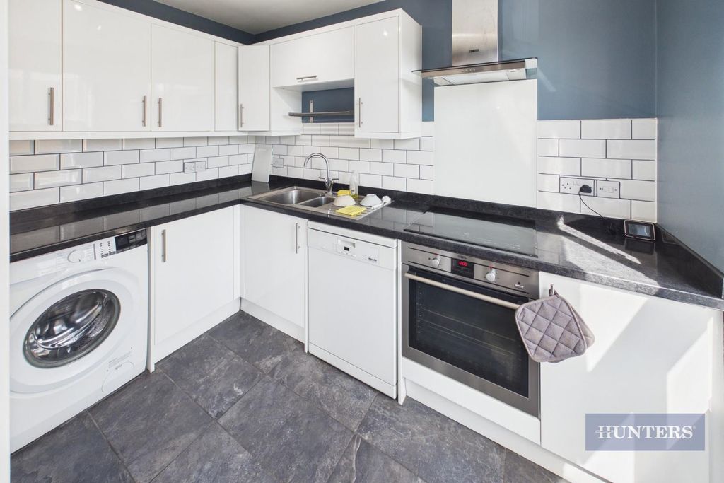 Property photo 3 of 17 Cam05152G0-Pr0532-Still005.Jpg