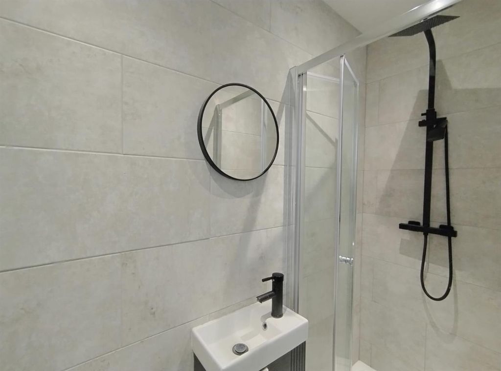 Property photo 2 of 3 Flat 4 Bathroom.Jpg