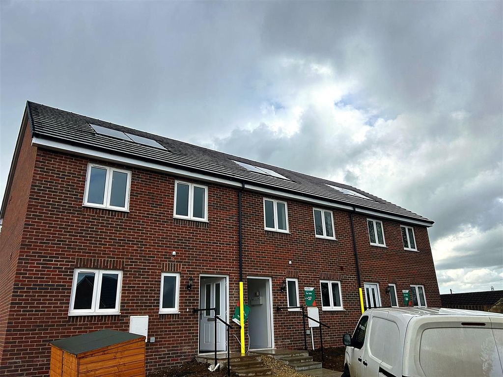 Property photo 1 of 4 Oak Hill Rise, Chippenham - Plots 37&38