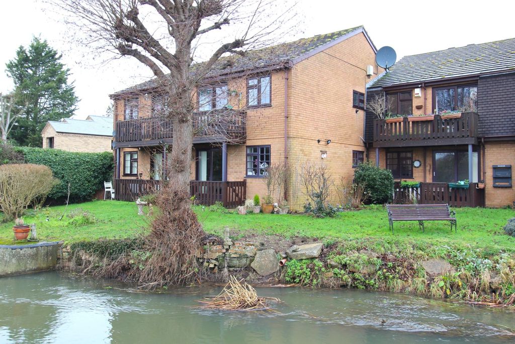 Property photo 1 of 8 Front