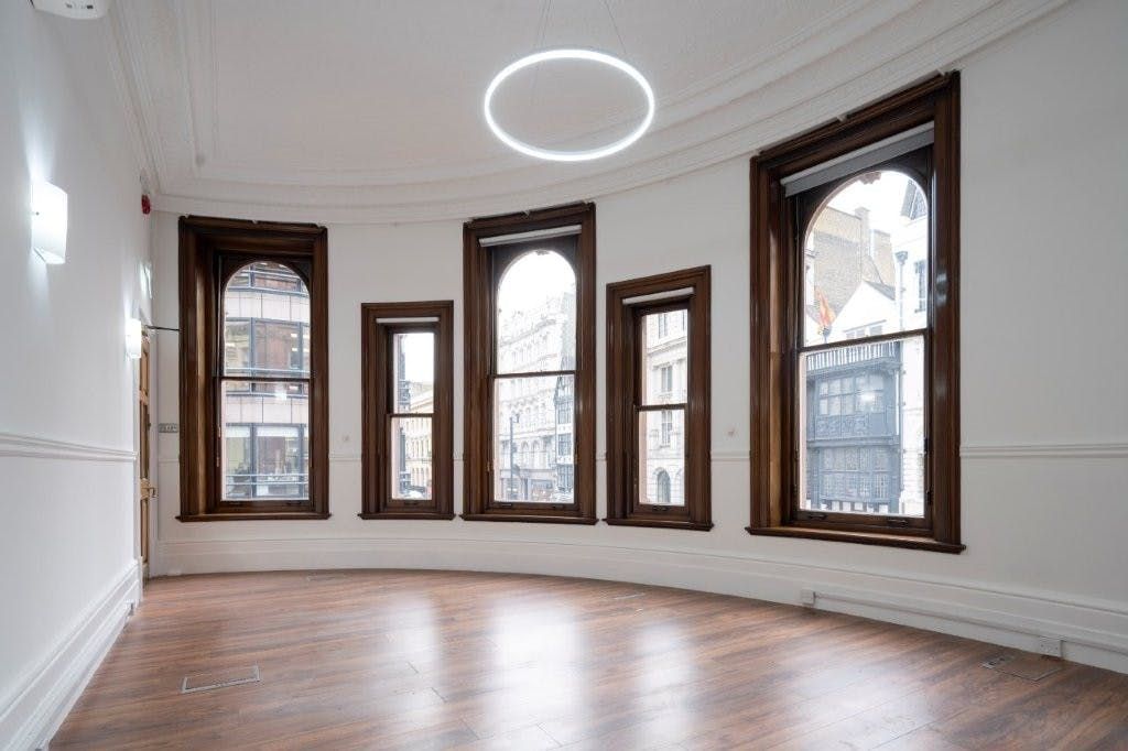 Property photo 1 of 9 Office Space