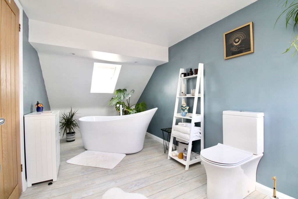 Property photo 3 of 20