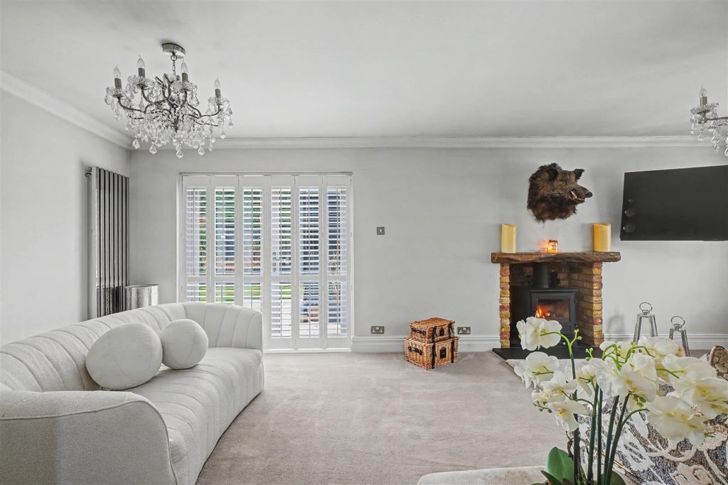 Property photo 3 of 20