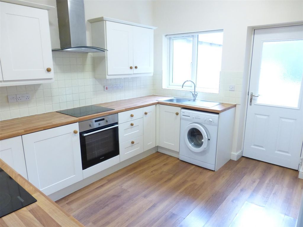 Property photo 2 of 16 Kitchen