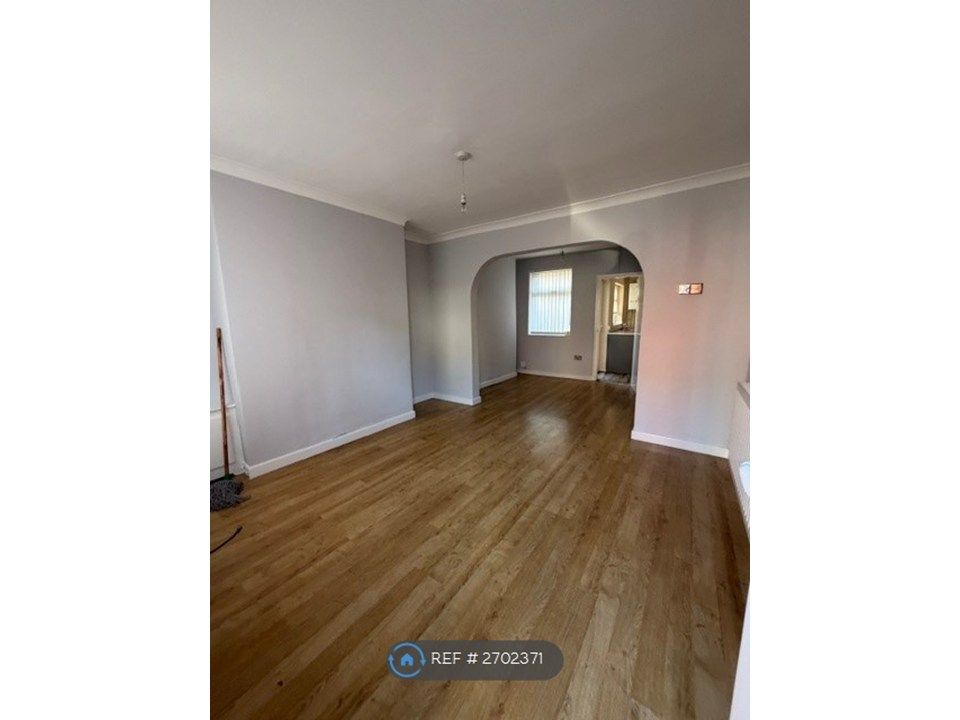 Property photo 3 of 23 Lounge