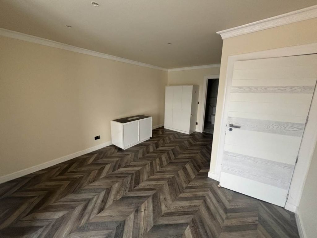 Property photo 3 of 7 Img_5488