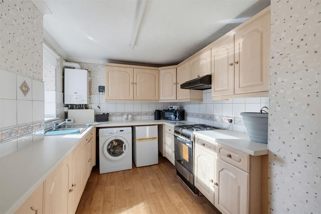 Property photo 3 of 17 Kitchen