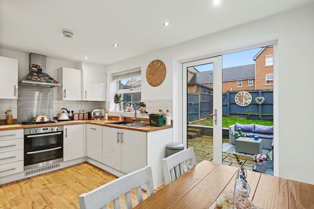 Property photo 2 of 35