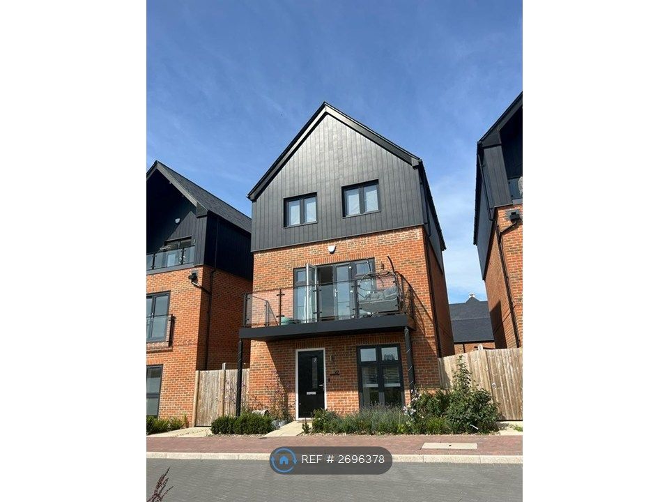 Property photo 1 of 17 Front Of Detached House