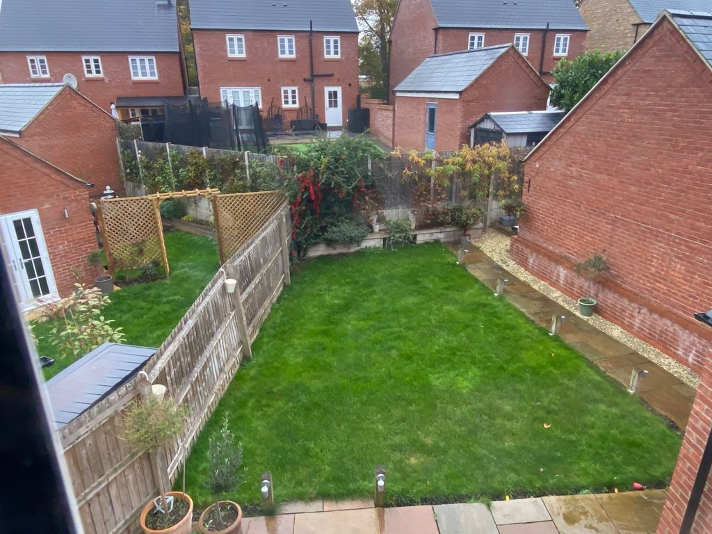 Property photo 3 of 12 Garden