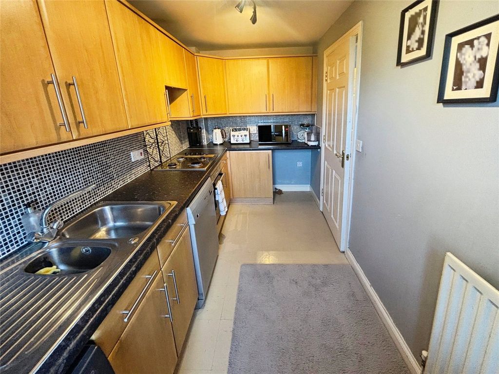 Property photo 3 of 14 Kitchen