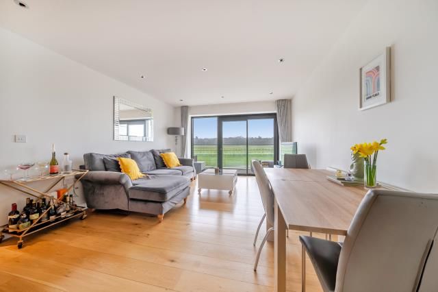 Additional image 10 of 2 bed flat for saleCape Cross House, Kingman Way, Newbury RG14