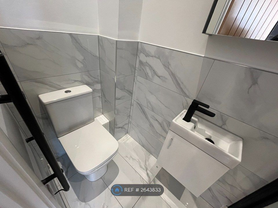 Property photo 3 of 9 Bathroom