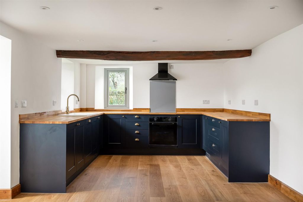 Property photo 3 of 30 52 - Peach Tree Cottage - Gl54 4Al - Web.Jpg