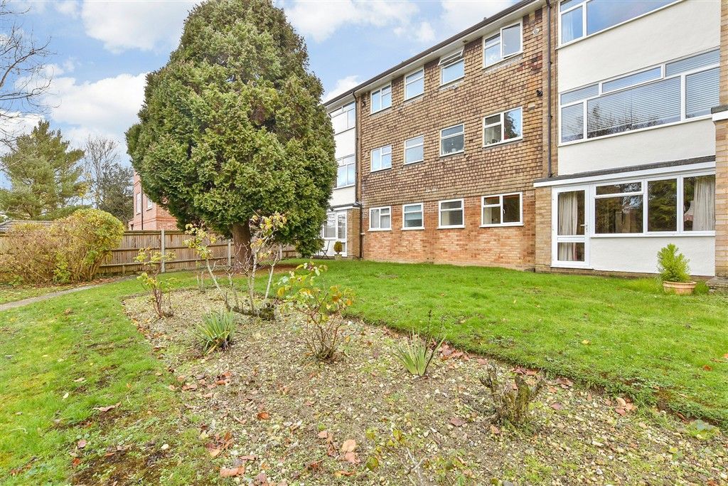 Property photo 2 of 13 Communal Gardens