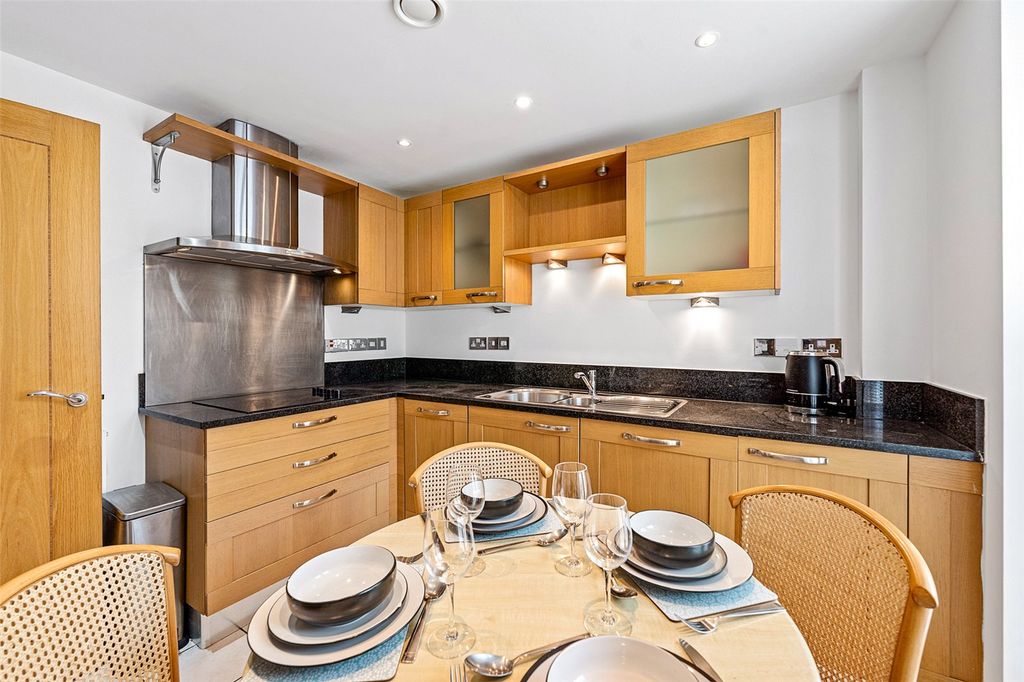 Additional image 12 of 2 bed flat to rentSteyne Gardens, Worthing, West Sussex BN11