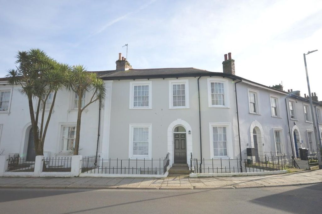 Property photo 1 of 8 Dsc_0036 (Medium).Jpg