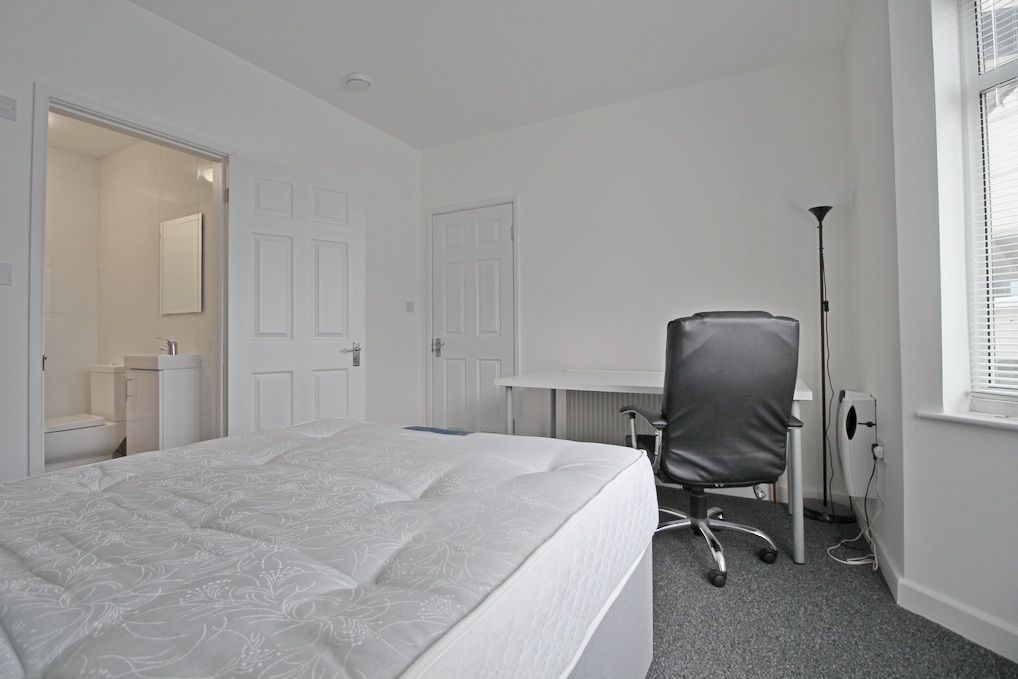 Property photo 1 of 4 Ensuite Room