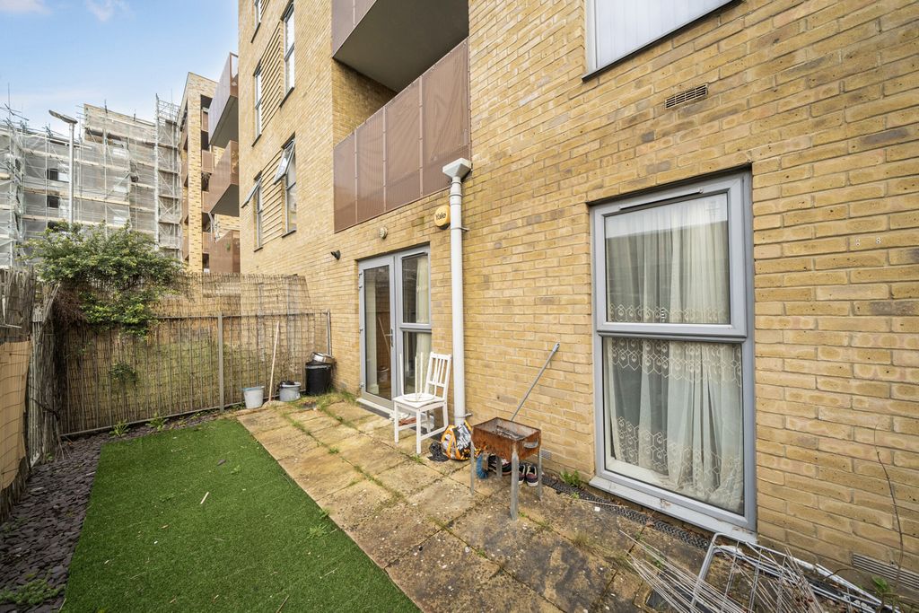 Property photo 2 of 26 1417604-10-69Aed6...