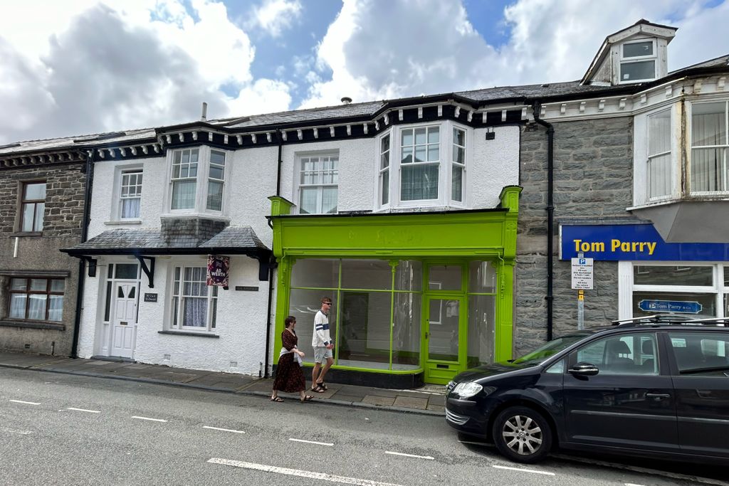 Property photo 3 of 10 2 Newborough Street, Blaenau Ffestiniog, Gwynedd, Ll41 3Dg