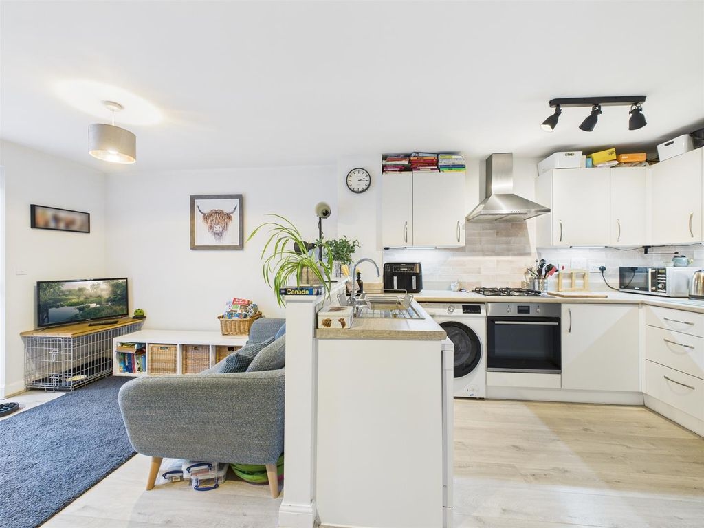 Property photo 3 of 14 Cam02435G0-Pr0090-Still005.Jpg