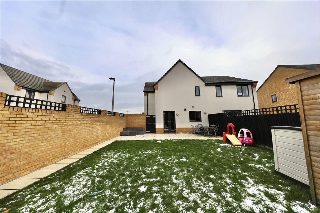 Property photo 3 of 18 Outside