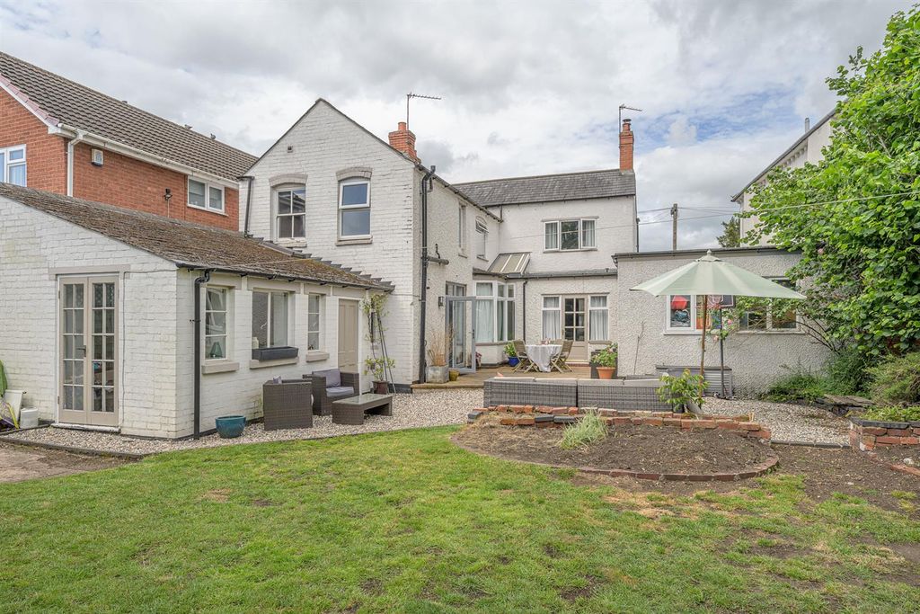 Property photo 2 of 34