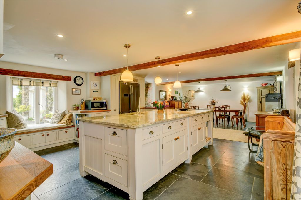 Property photo 3 of 35 Image