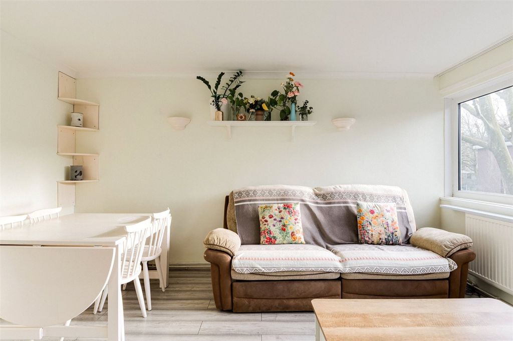 Property photo 3 of 13 Gullane House, E3