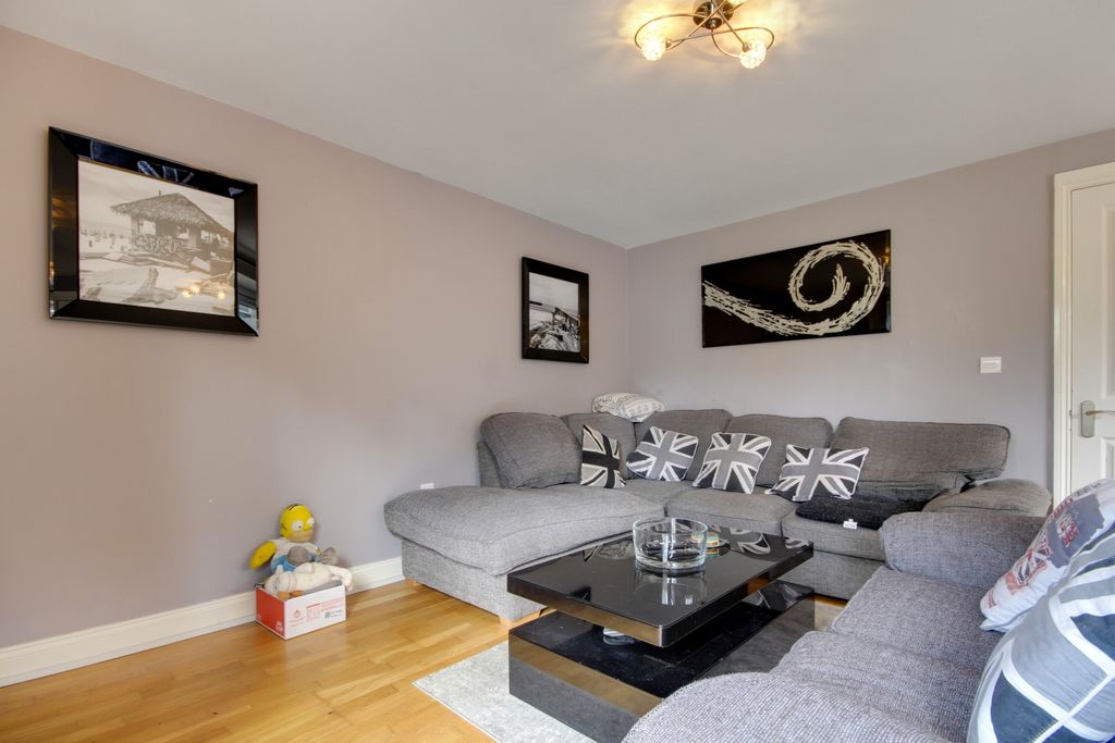 Property photo 2 of 17 Living Room