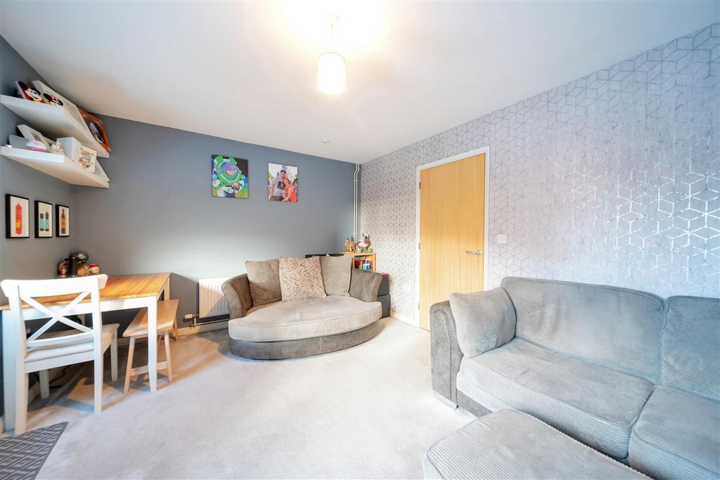 Property photo 3 of 11 Foxhall Rd-17.Jpg