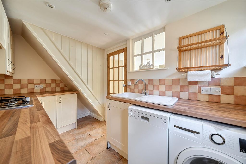 Property photo 2 of 19 Kitchen