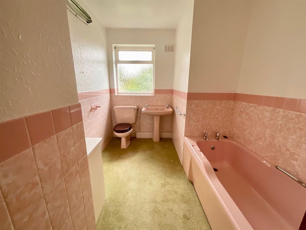 Additional image 4 of 2 bed flat for saleHall Park Close, Scalby YO13