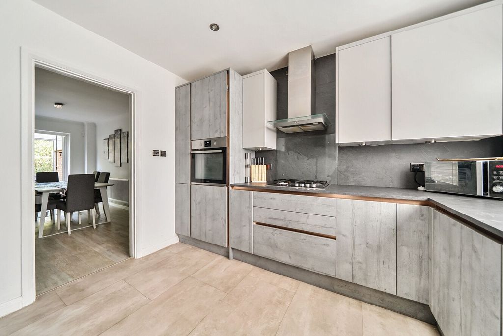 Property photo 1 of 18 Picture No. 11