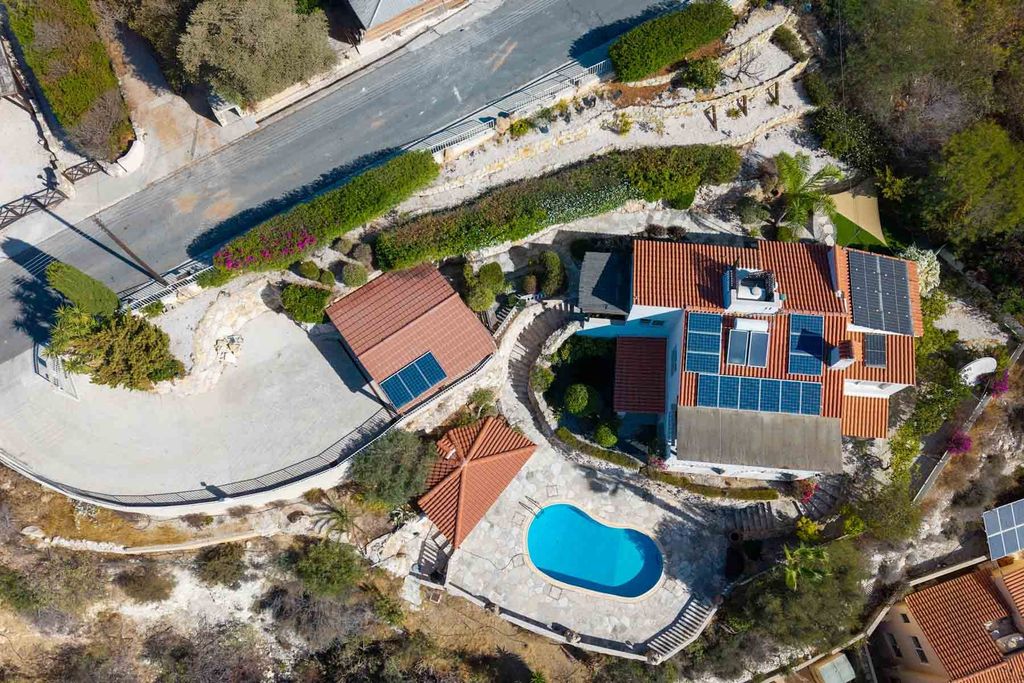 Property photo 1 of 30