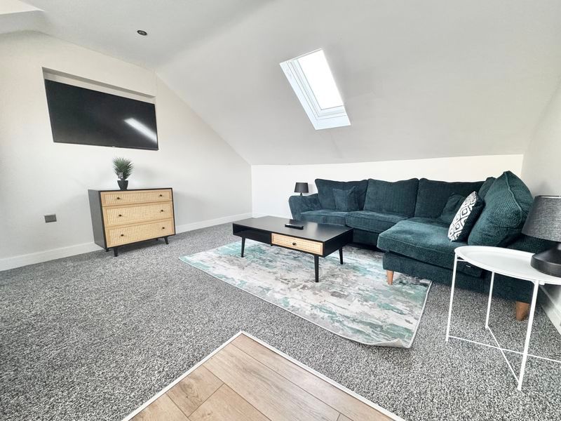 Property photo 1 of 9 Lounge