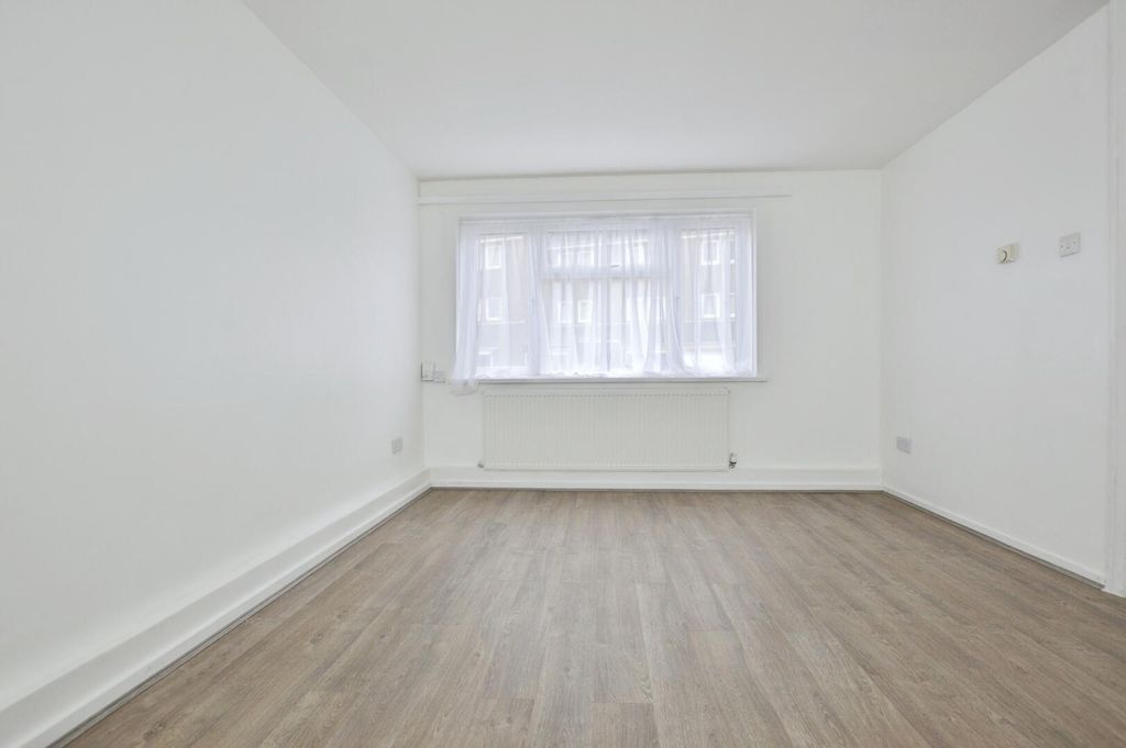 Property photo 2 of 17 Living Room