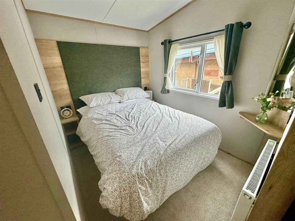 Property photo 3 of 8 Bedroom One.Jpg