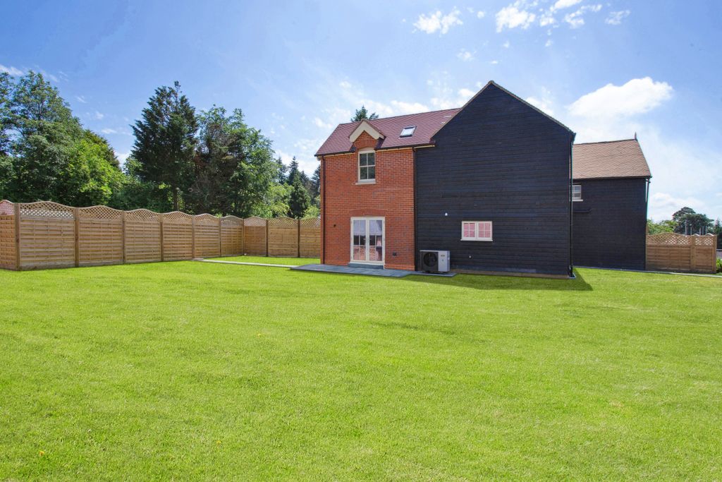Property photo 2 of 8