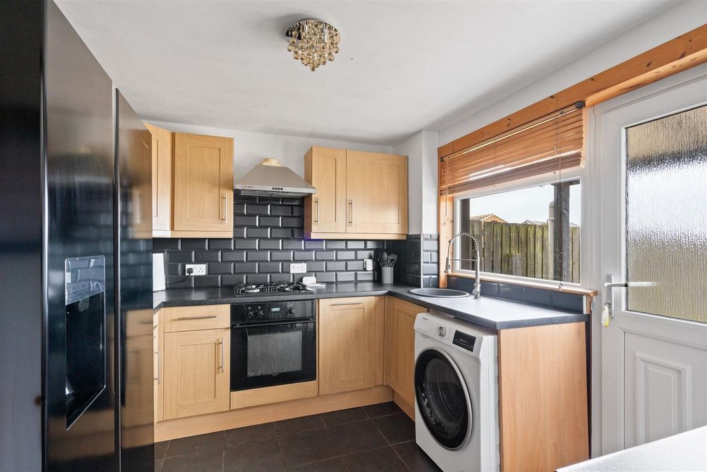 Property photo 3 of 38 122 Langside Gardens 13.Jpg