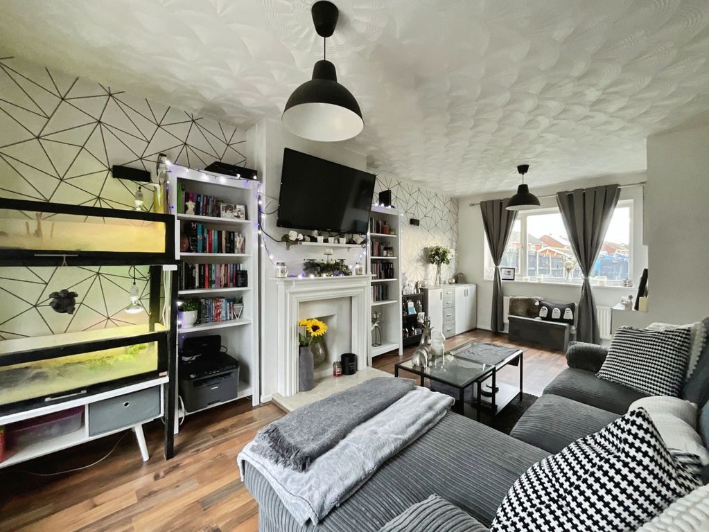 Property photo 3 of 13 C2d44B1E-7-4061-Bc26-7790C501D941-2999-0000018Ac180F1Fa