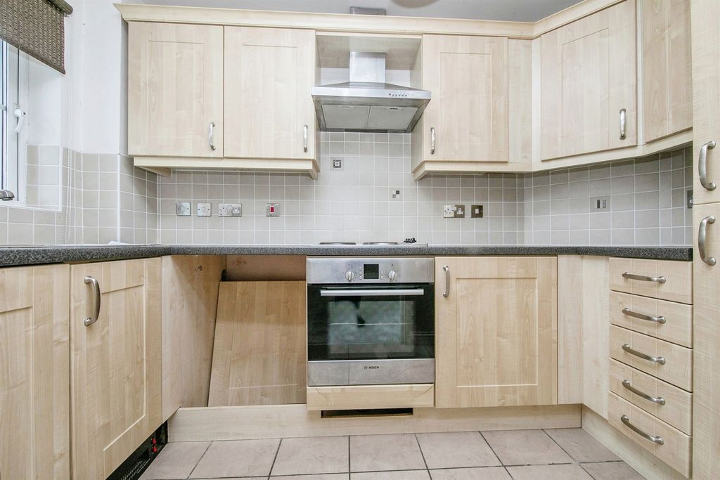 Property photo 3 of 16