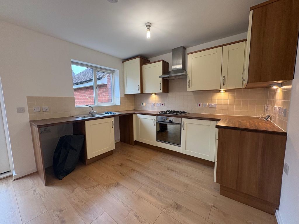 Property photo 2 of 18 Image