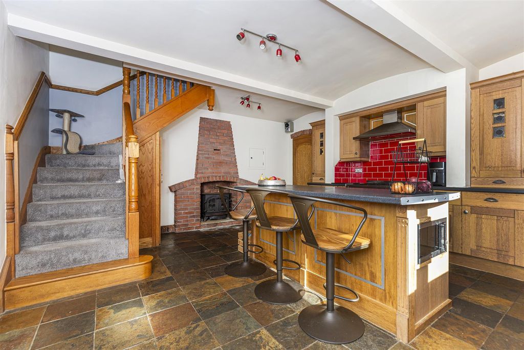 Property photo 2 of 34 Breakfast Kitchen